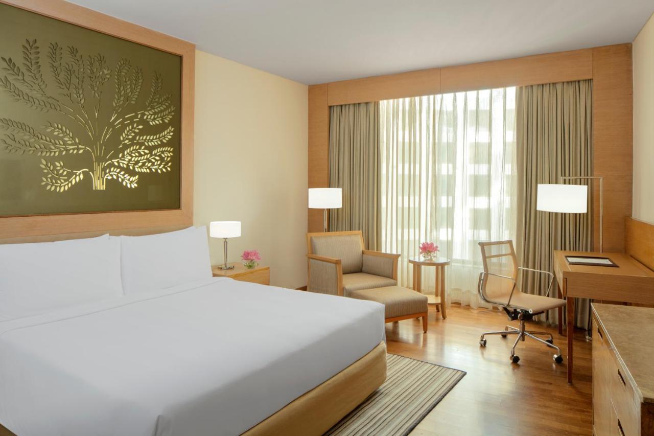 Radisson Blu Hotel New Delhi Dwarka Екстер'єр фото A room at the Taj Bengal