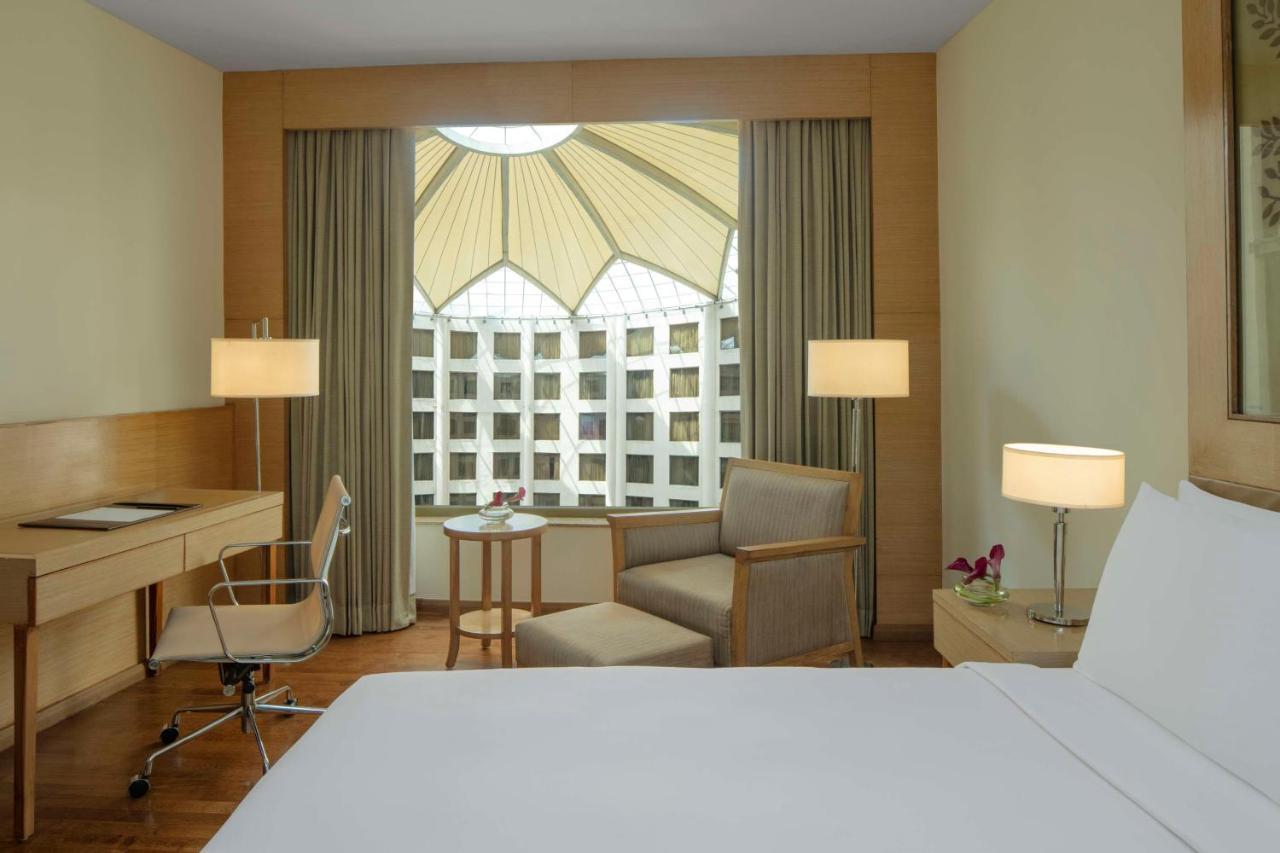 Radisson Blu Hotel New Delhi Dwarka Екстер'єр фото A room at the hotel