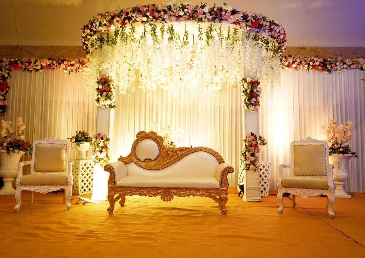 Radisson Blu Hotel New Delhi Dwarka Екстер'єр фото A modern Malay wedding reception