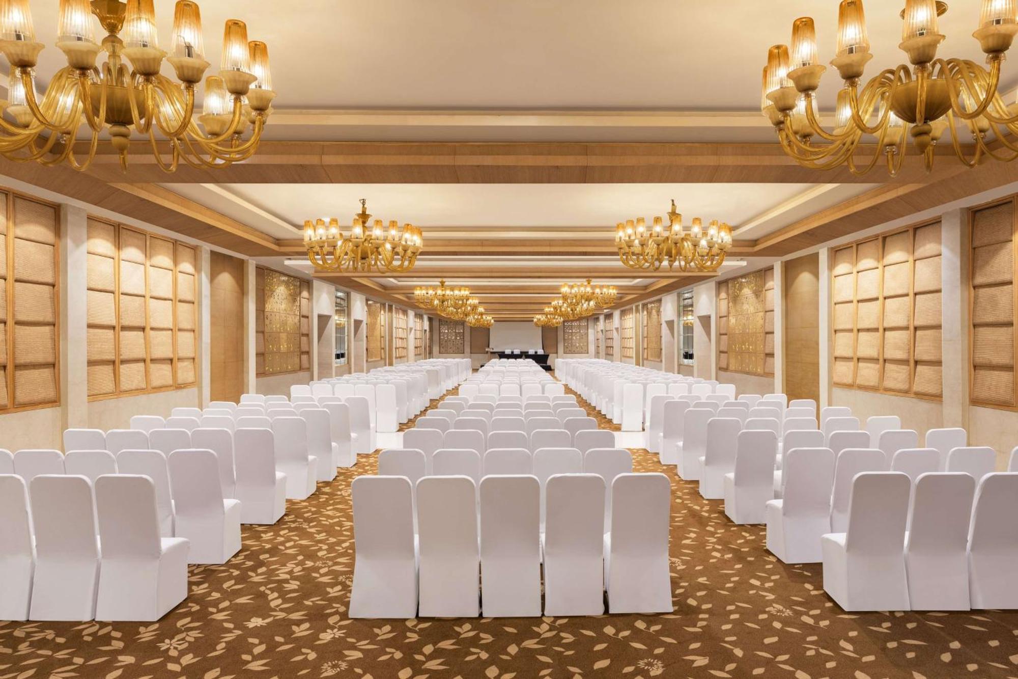 Radisson Blu Hotel New Delhi Dwarka Екстер'єр фото The Royal Hall