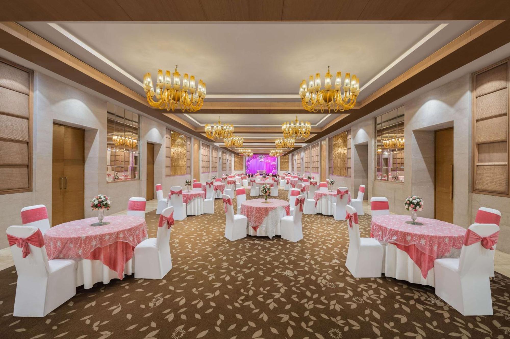 Radisson Blu Hotel New Delhi Dwarka Екстер'єр фото The Grand Ballroom
