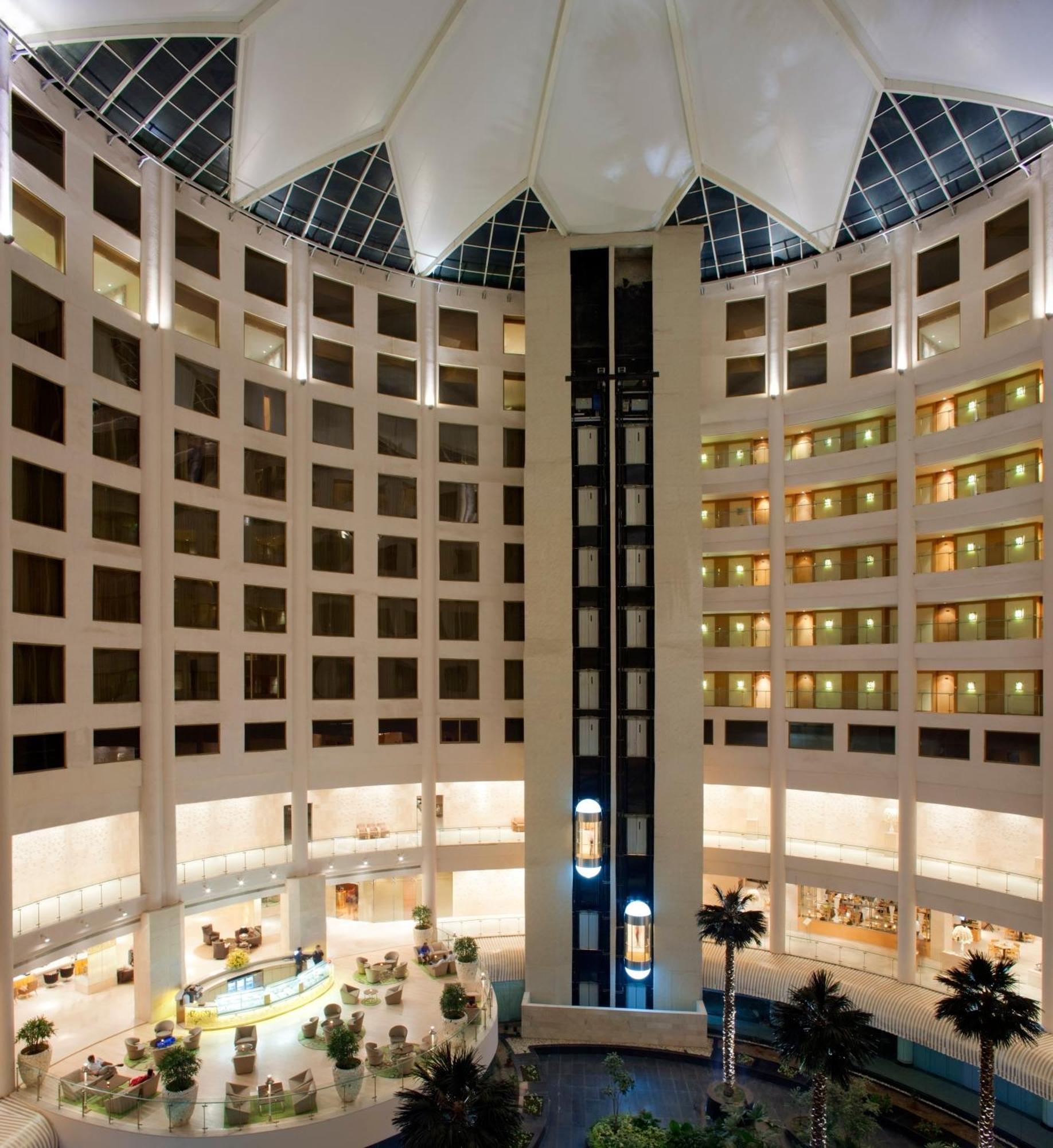 Radisson Blu Hotel New Delhi Dwarka Екстер'єр фото The interior of the hotel